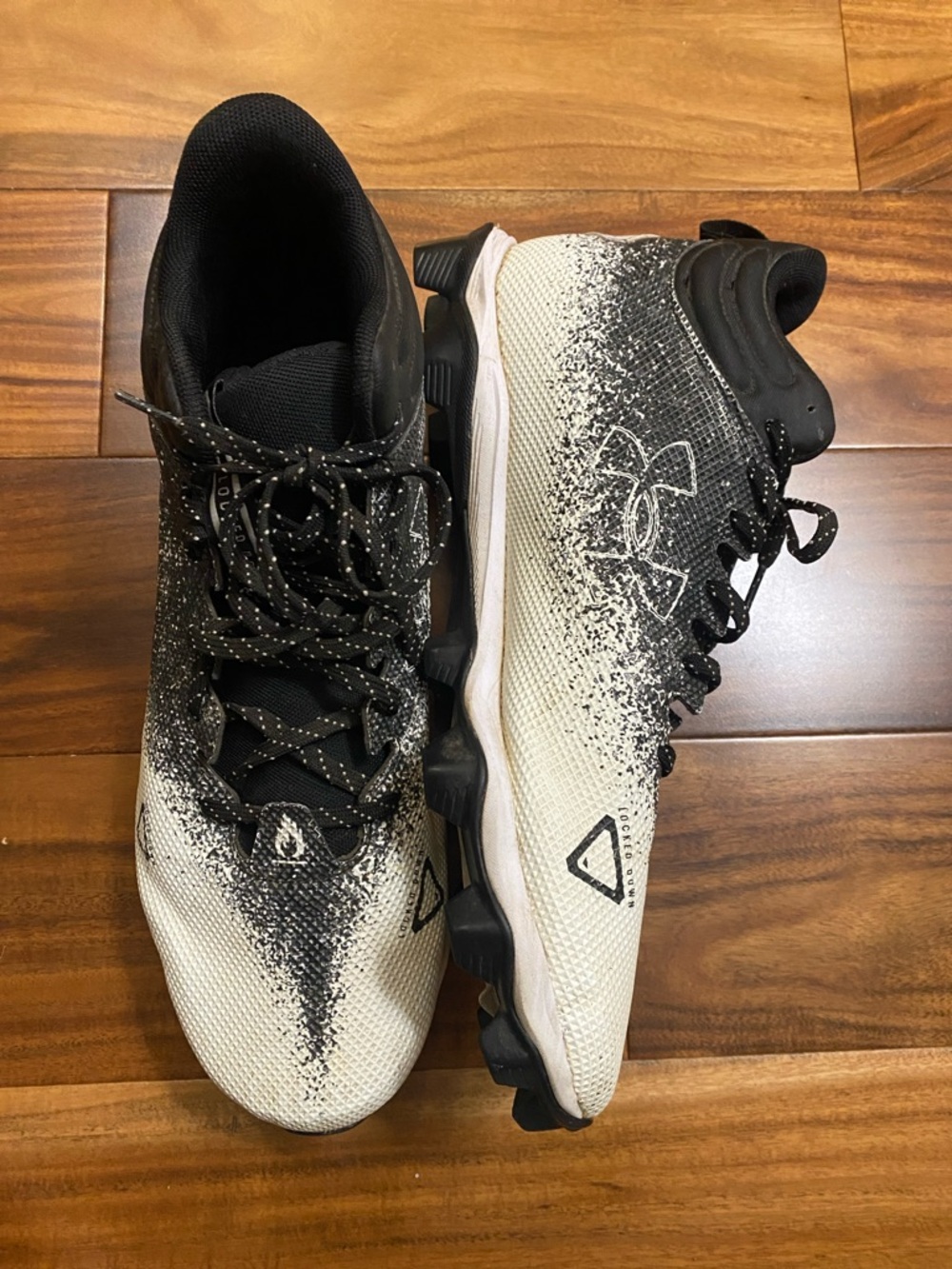 UNDER ARMOUR
YOUTH SPOTLIGHT FRANCHISE RM 2.0 FOOTBALL CLEATS